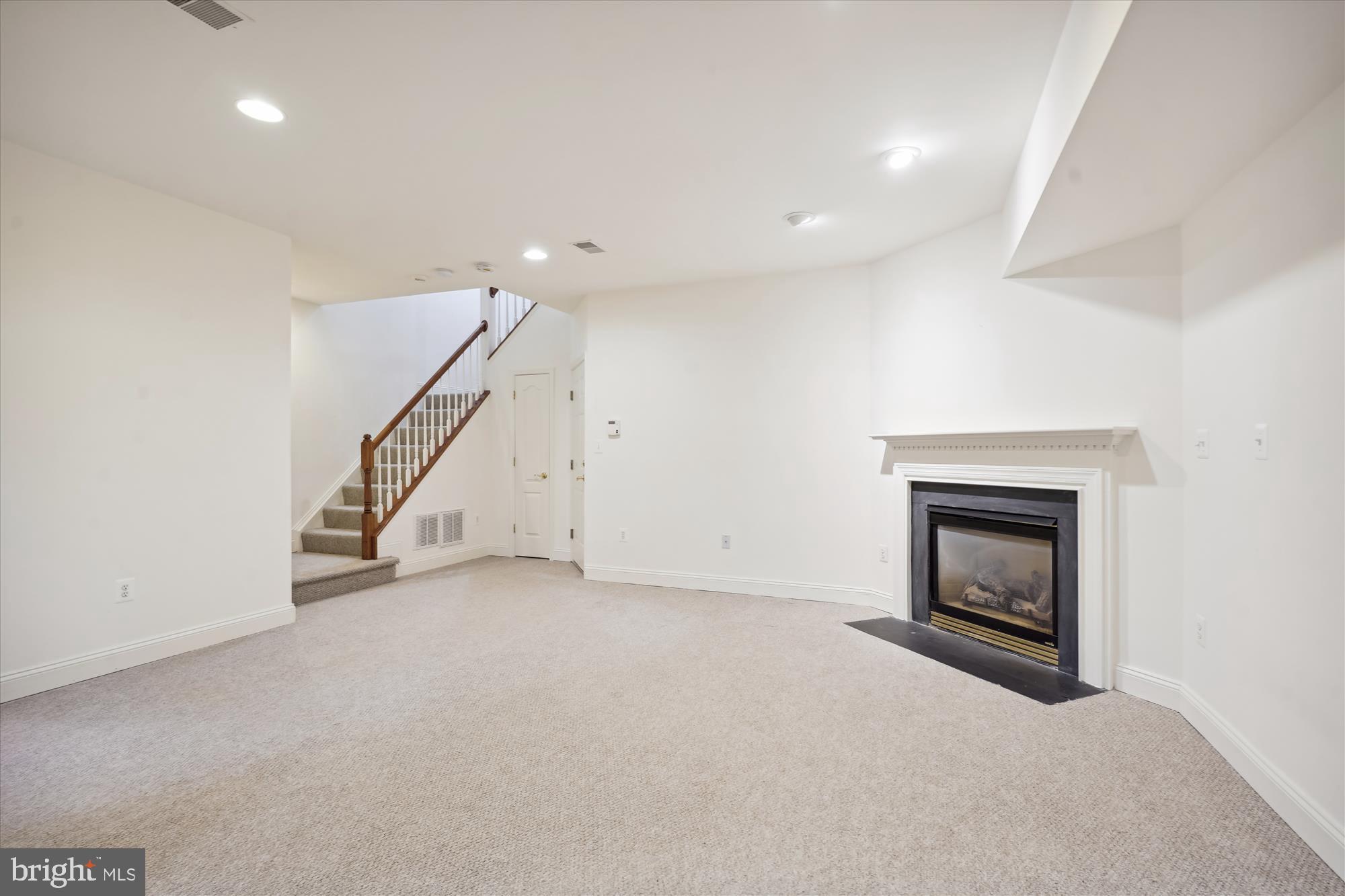 CYRANDALL VALLEY - Residential Lease