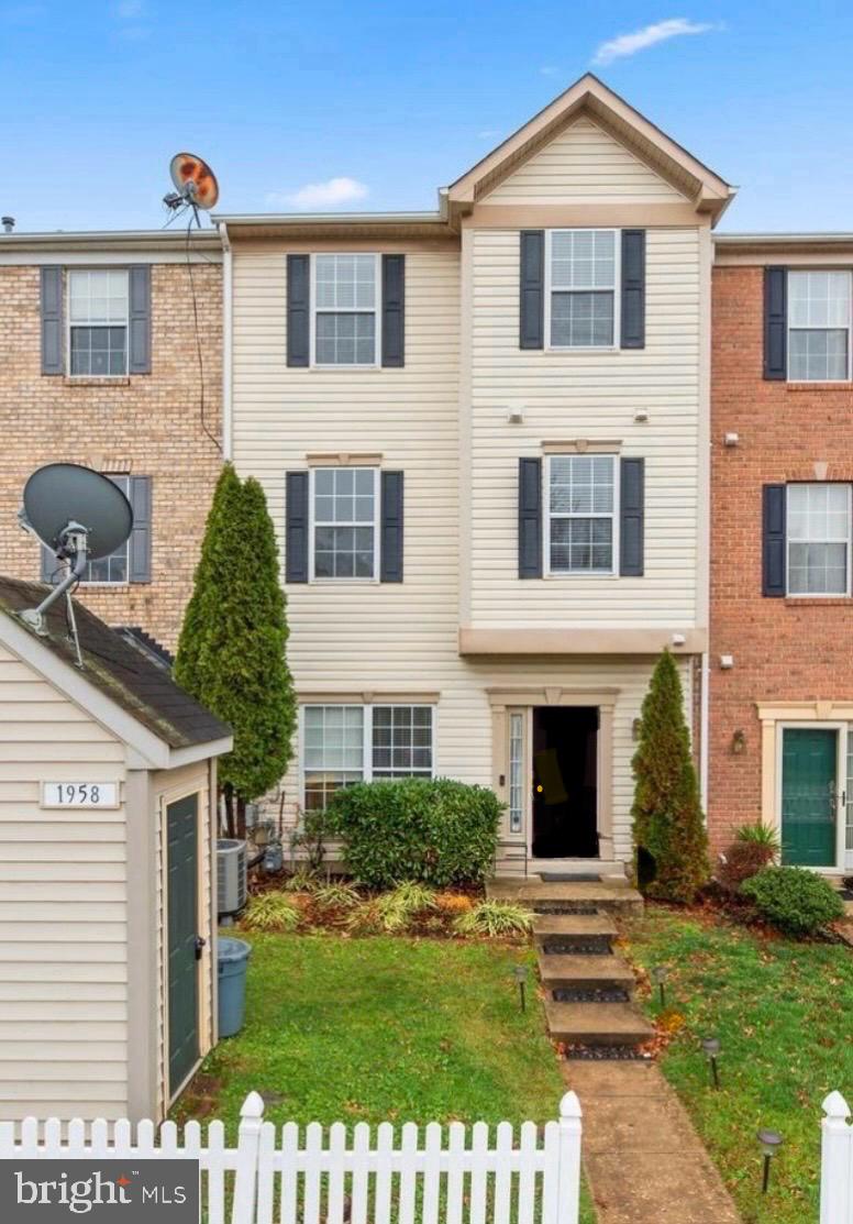 SEVEN OAKS - Residential Lease