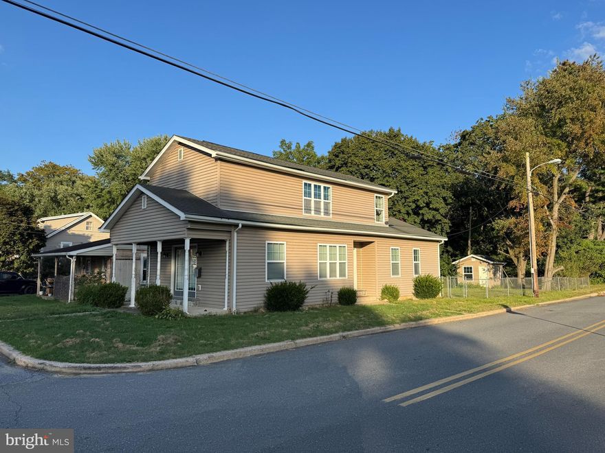 Available for rent in the Exeter School District! This single detached corner home features 2 bedrooms, 2 full bathrooms, and a private yard. Conveniently located in a desirable neighborhood, this rental offers comfort and charm in a great setting.