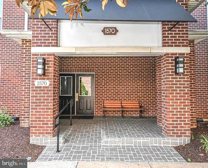 1570 SPRING GATE DRIVE 7203