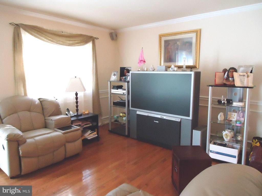 POINT OF WOODS - Residential