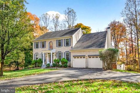 Photo of 19332 Cissel Manor Drive, POOLESVILLE, MD 20837 (MLS # MDMC2207216)