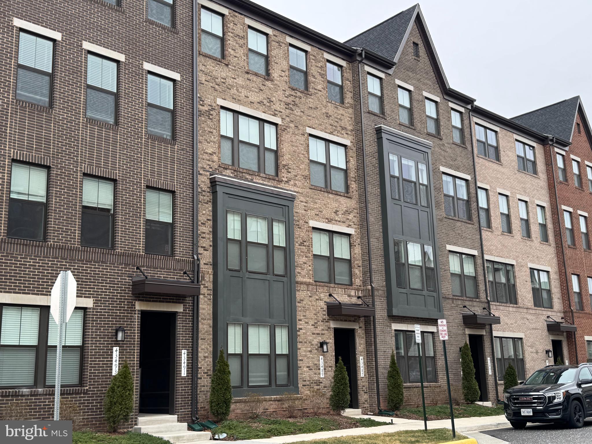 METRO WALK AT MOOREFIELD STATION - Residential