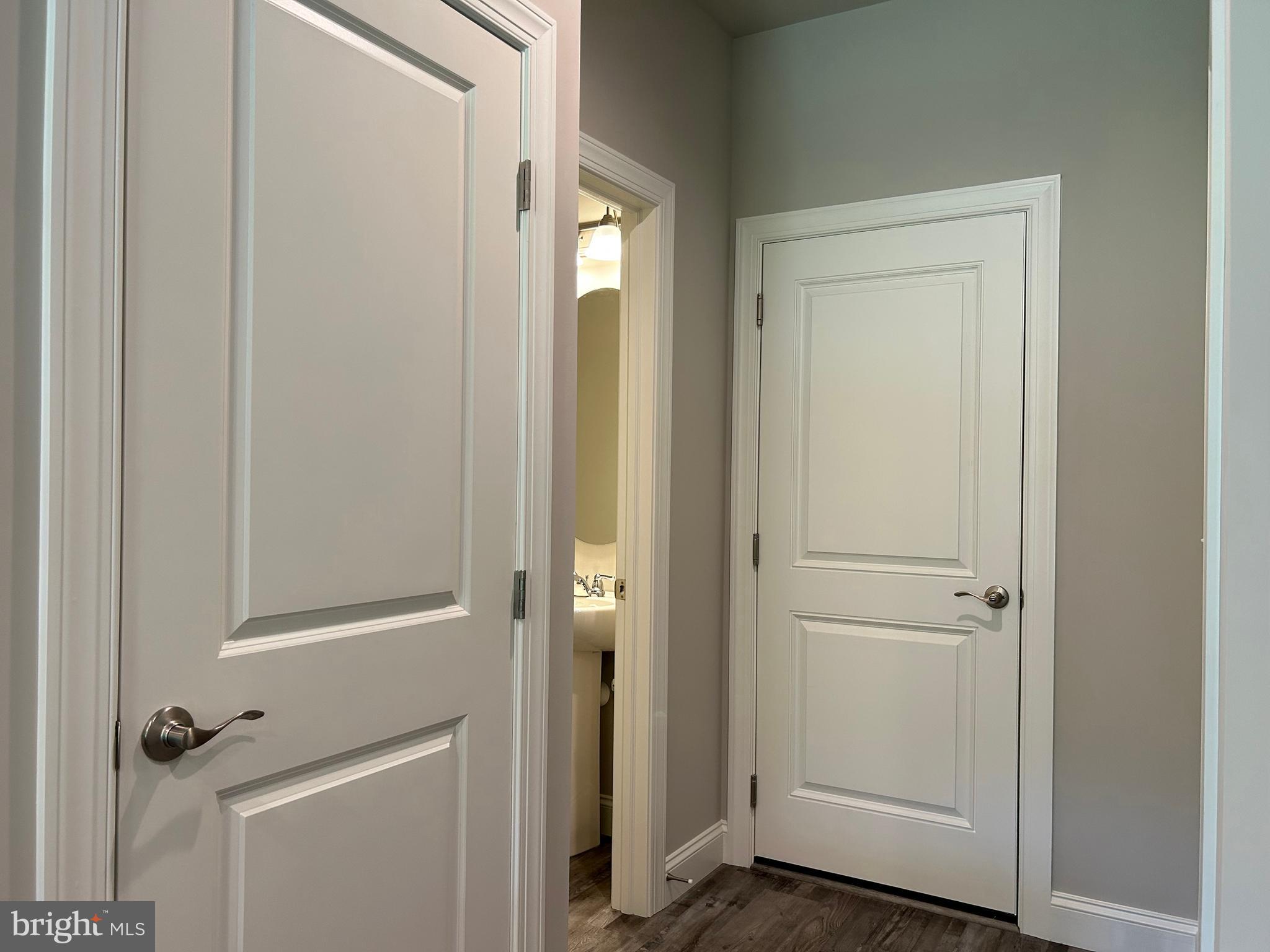 WOODLAND HILLS - Residential