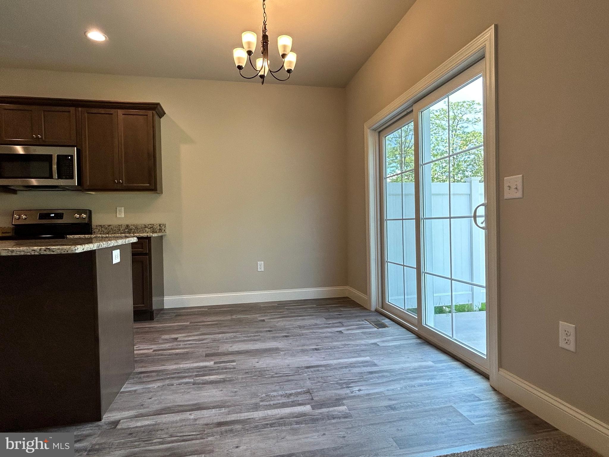 WOODLAND HILLS - Residential