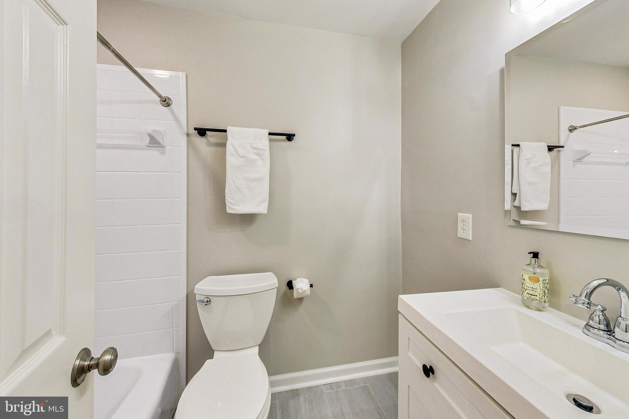 COUNTRY CLUB VIEW - Residential