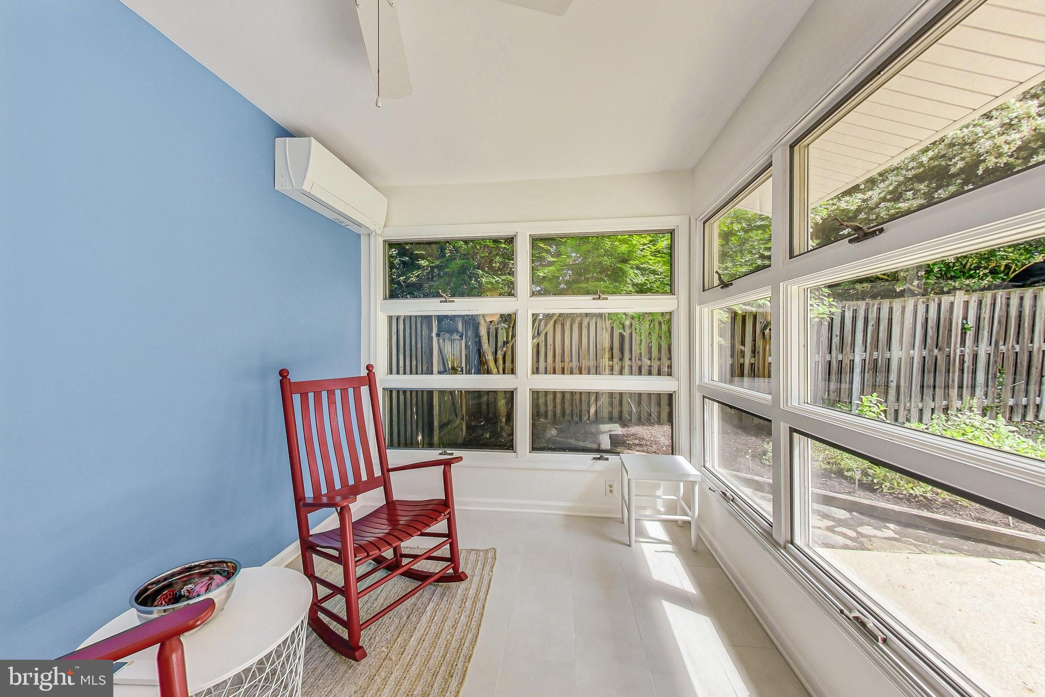 COUNTRY CLUB VIEW - Residential