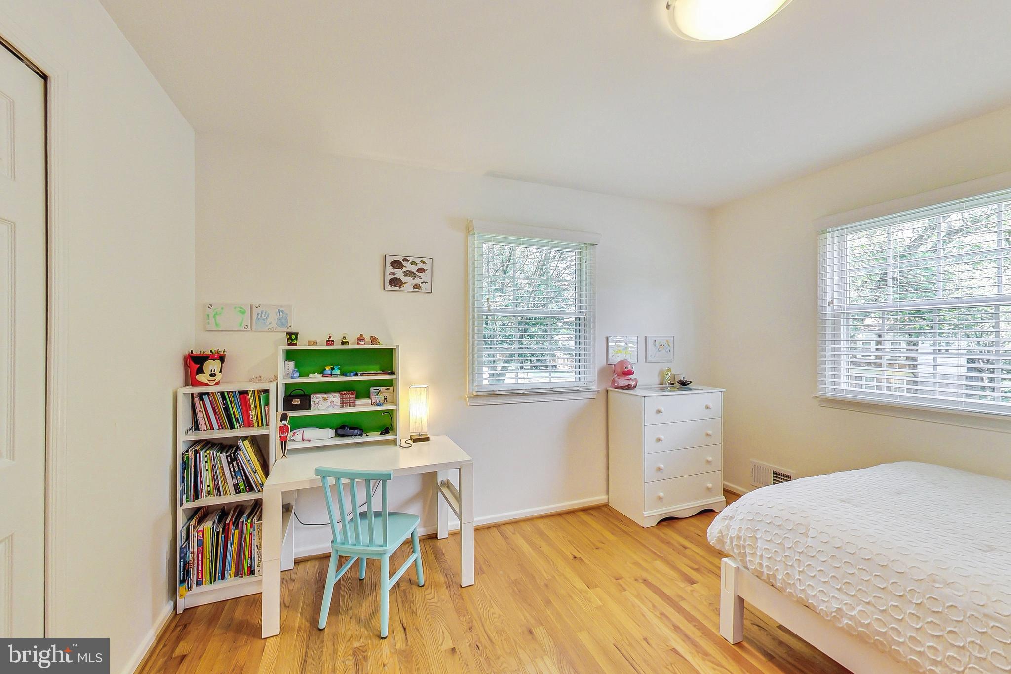 COUNTRY CLUB VIEW - Residential