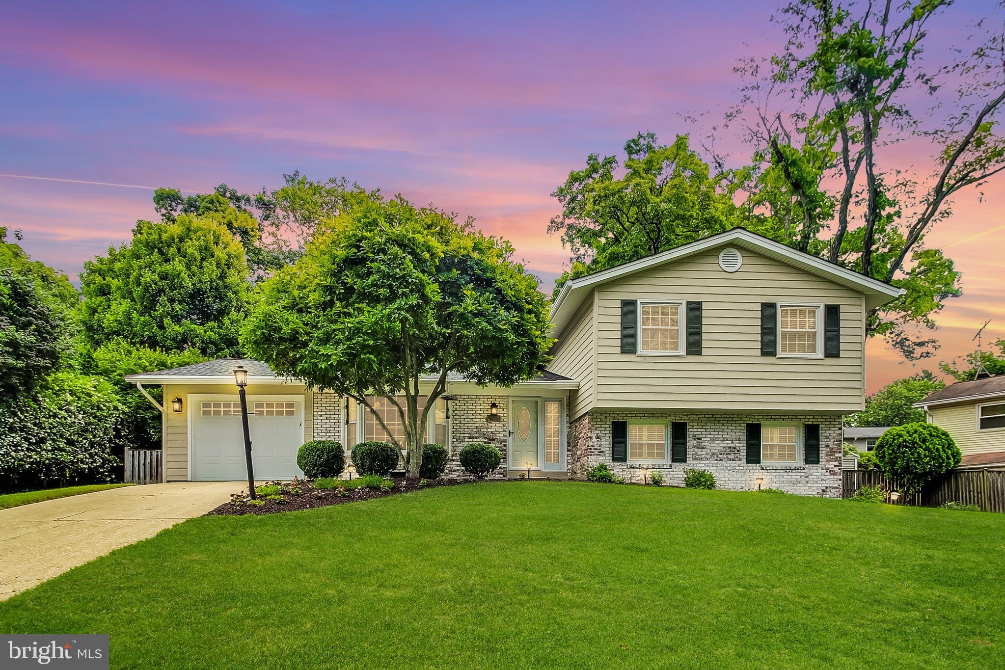 COUNTRY CLUB VIEW - Residential