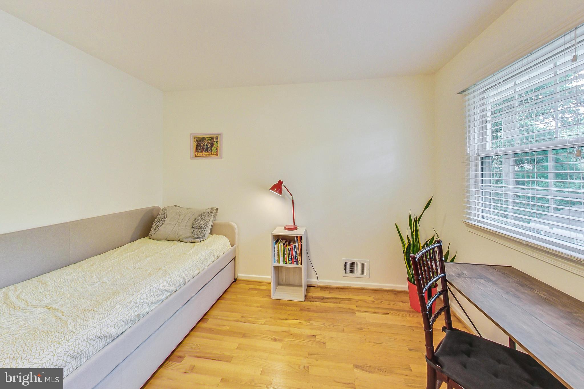 COUNTRY CLUB VIEW - Residential