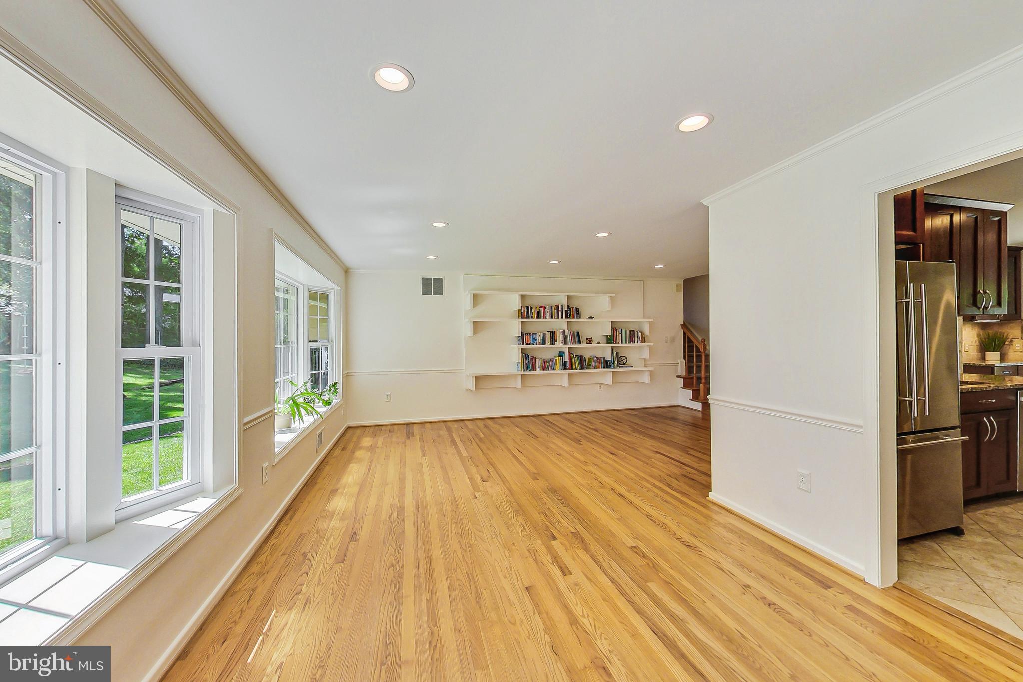 COUNTRY CLUB VIEW - Residential