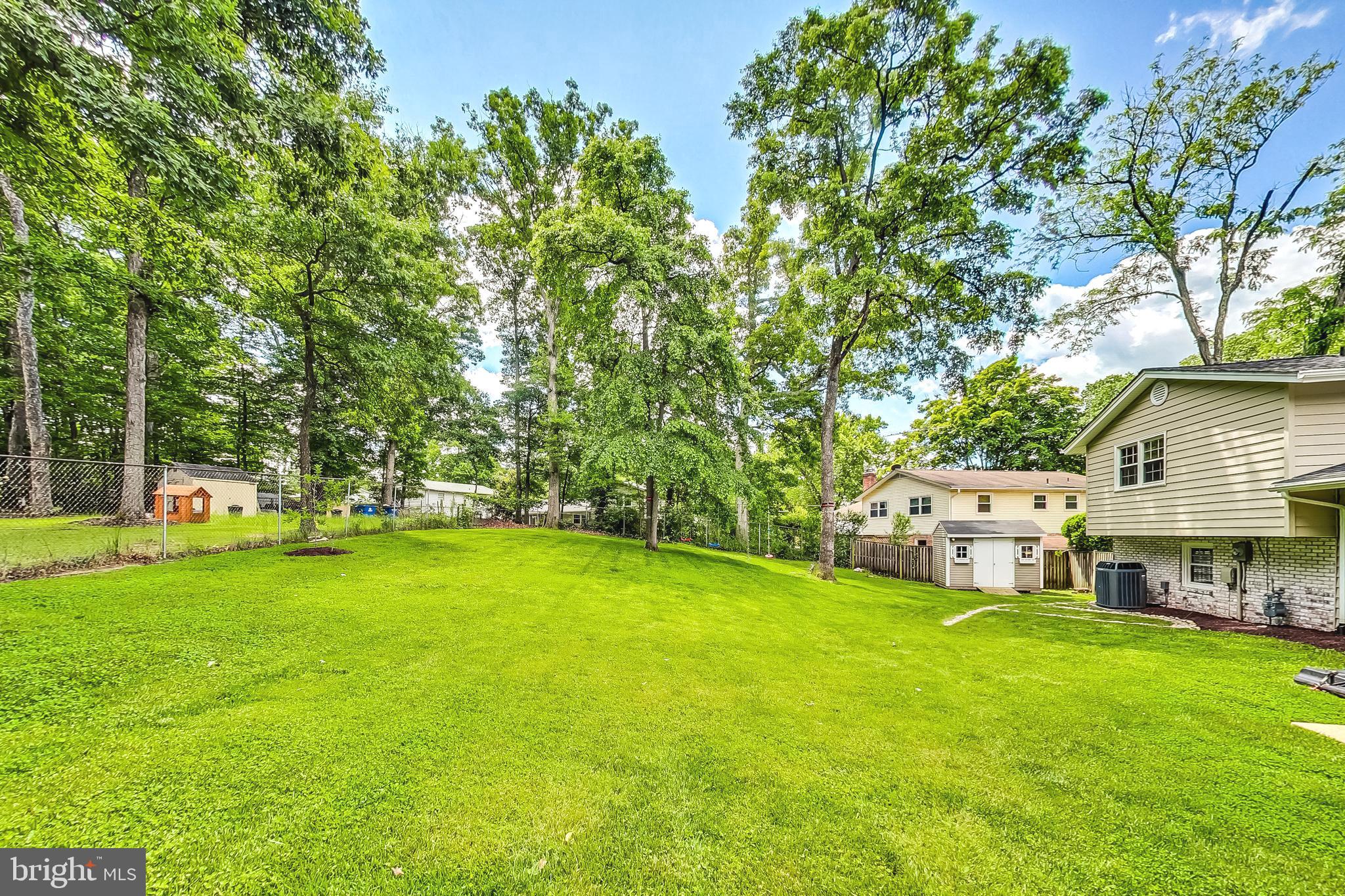 COUNTRY CLUB VIEW - Residential