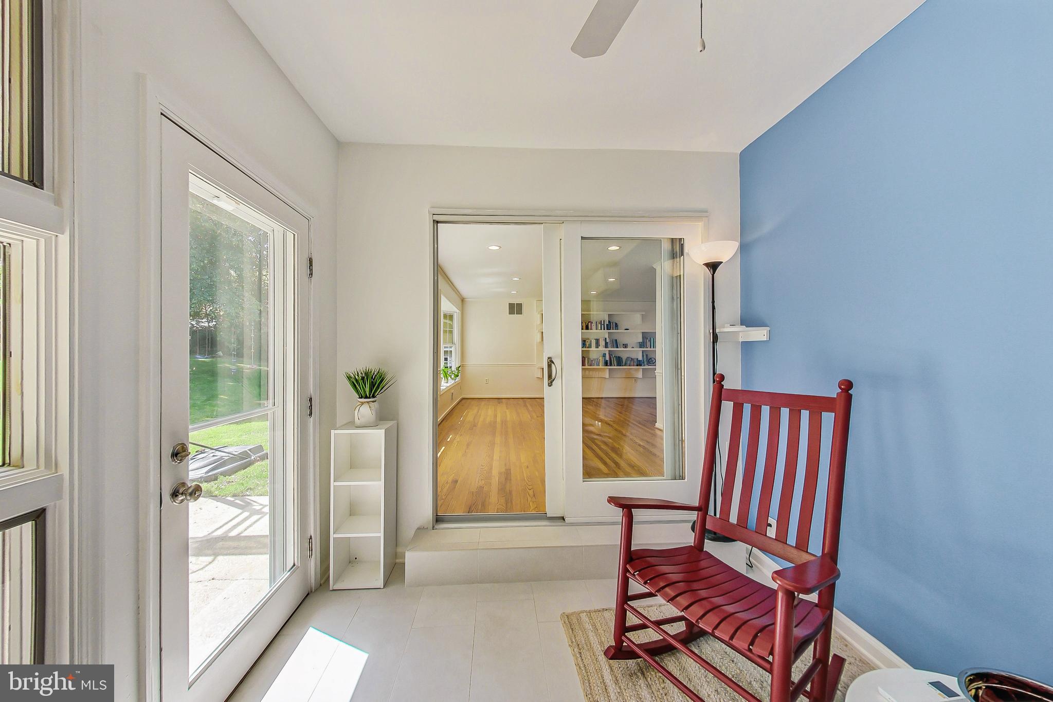 COUNTRY CLUB VIEW - Residential