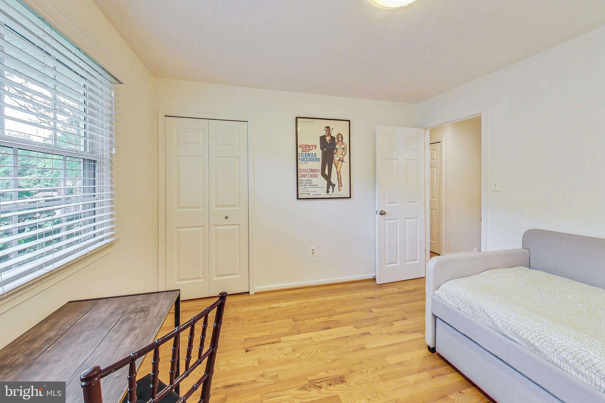 COUNTRY CLUB VIEW - Residential