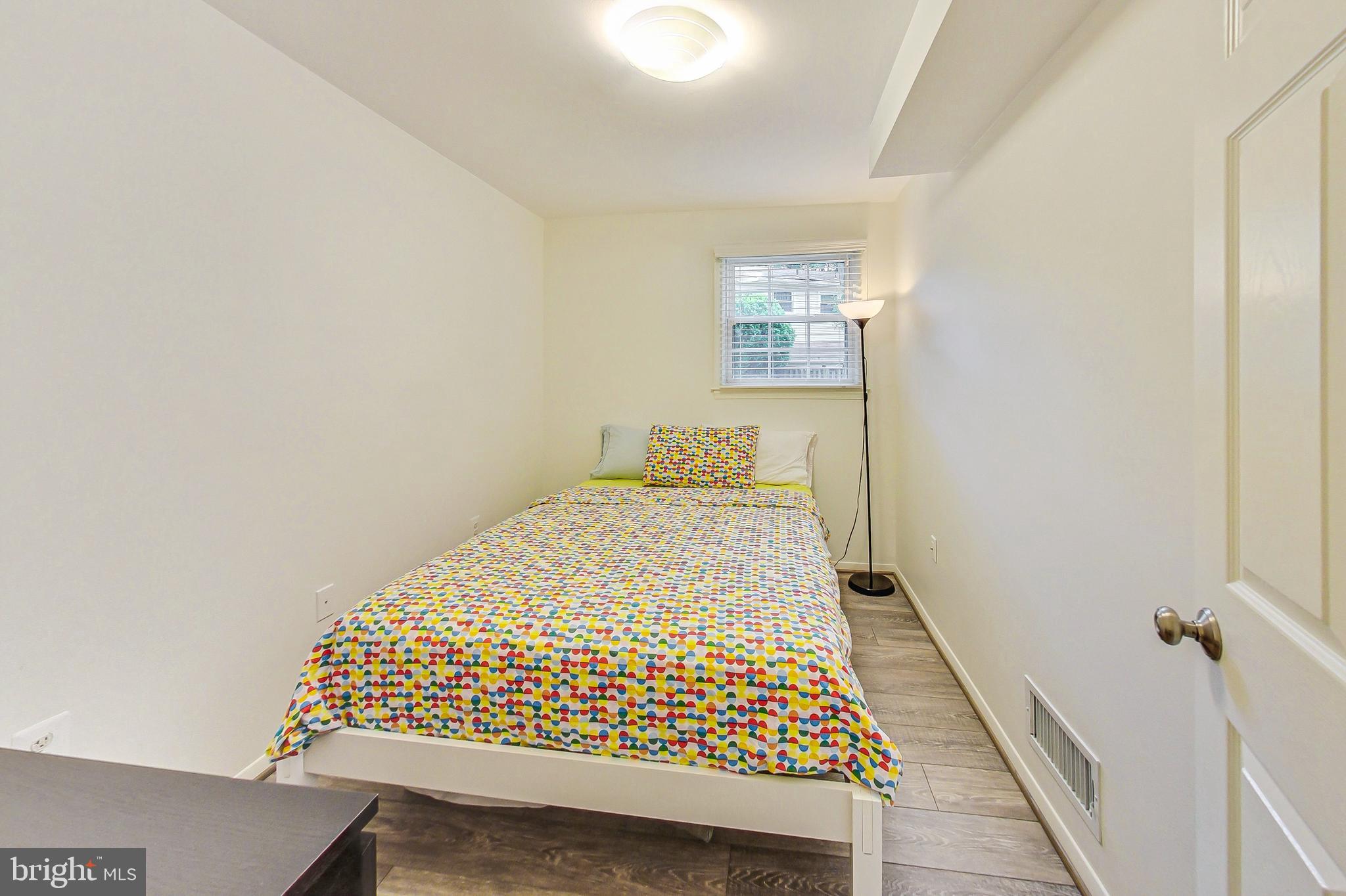 COUNTRY CLUB VIEW - Residential