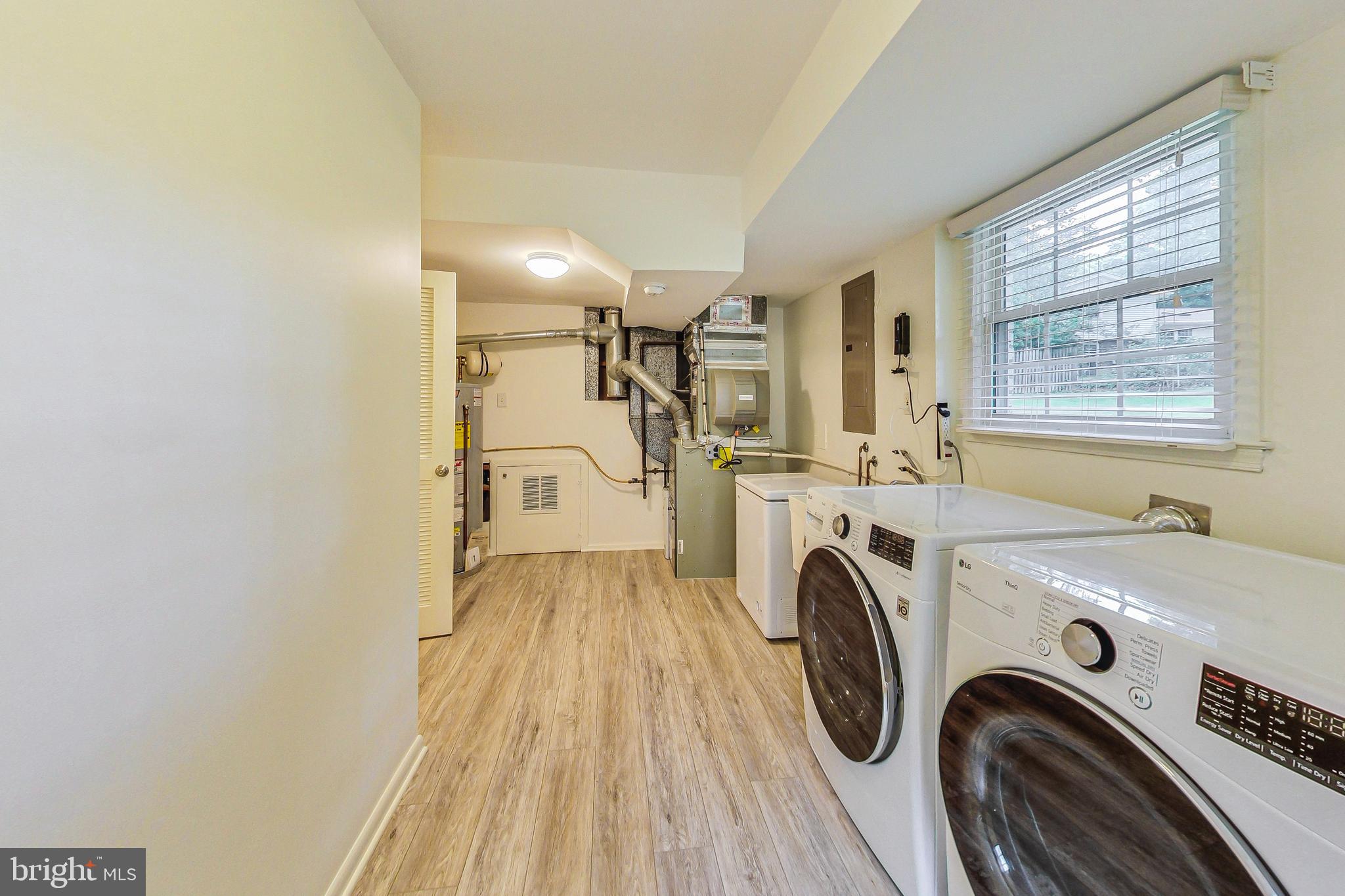 COUNTRY CLUB VIEW - Residential