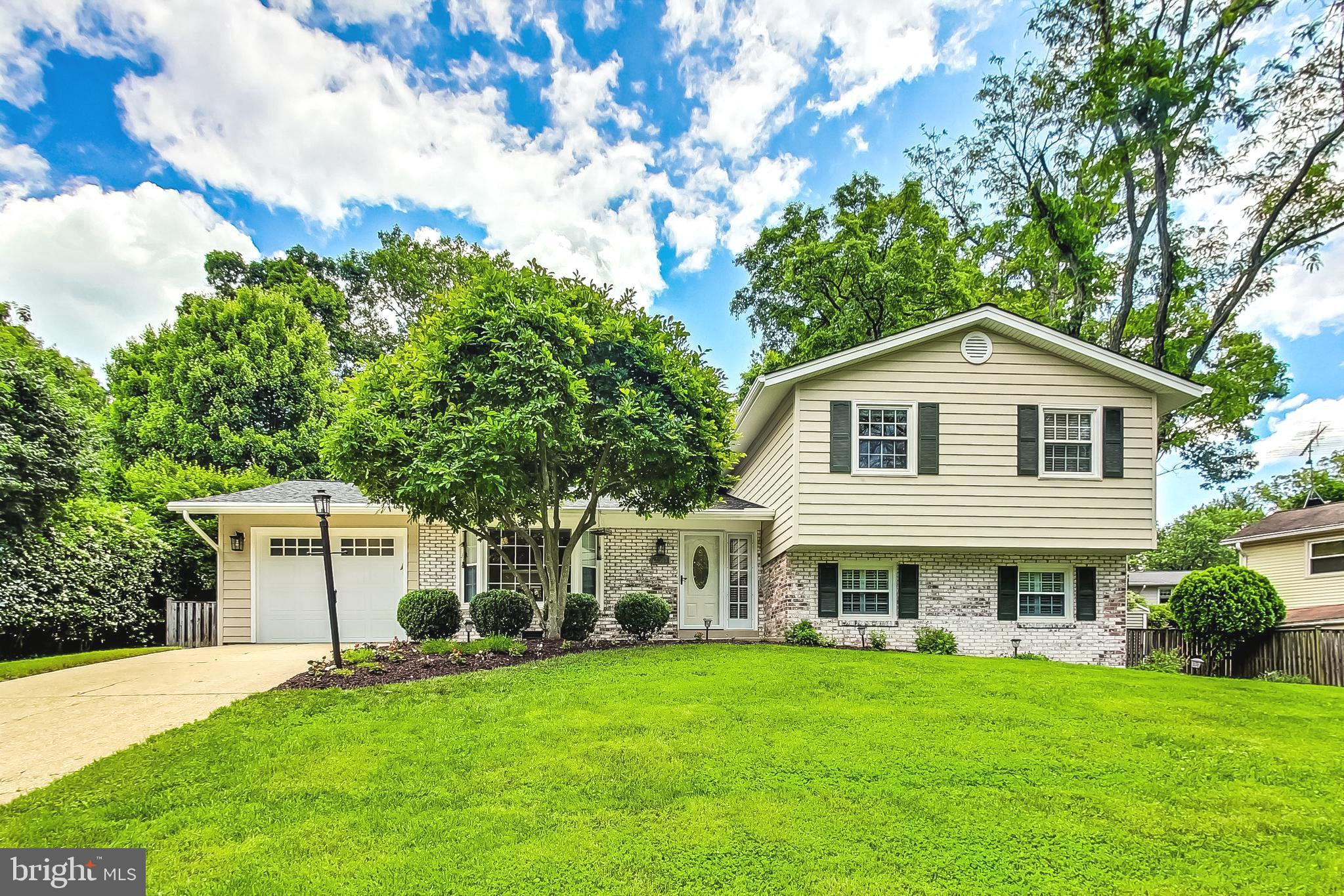 COUNTRY CLUB VIEW - Residential