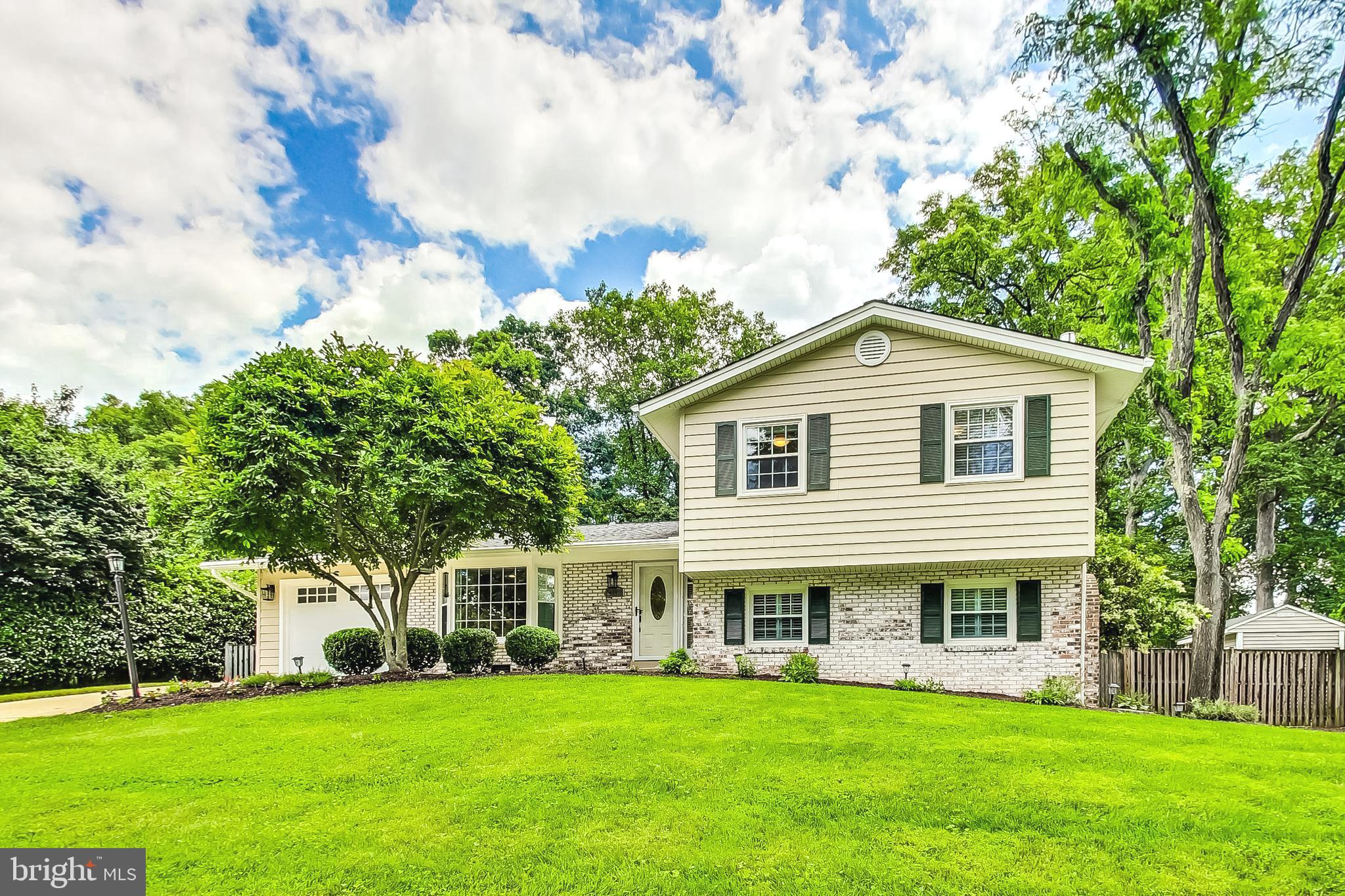 COUNTRY CLUB VIEW - Residential