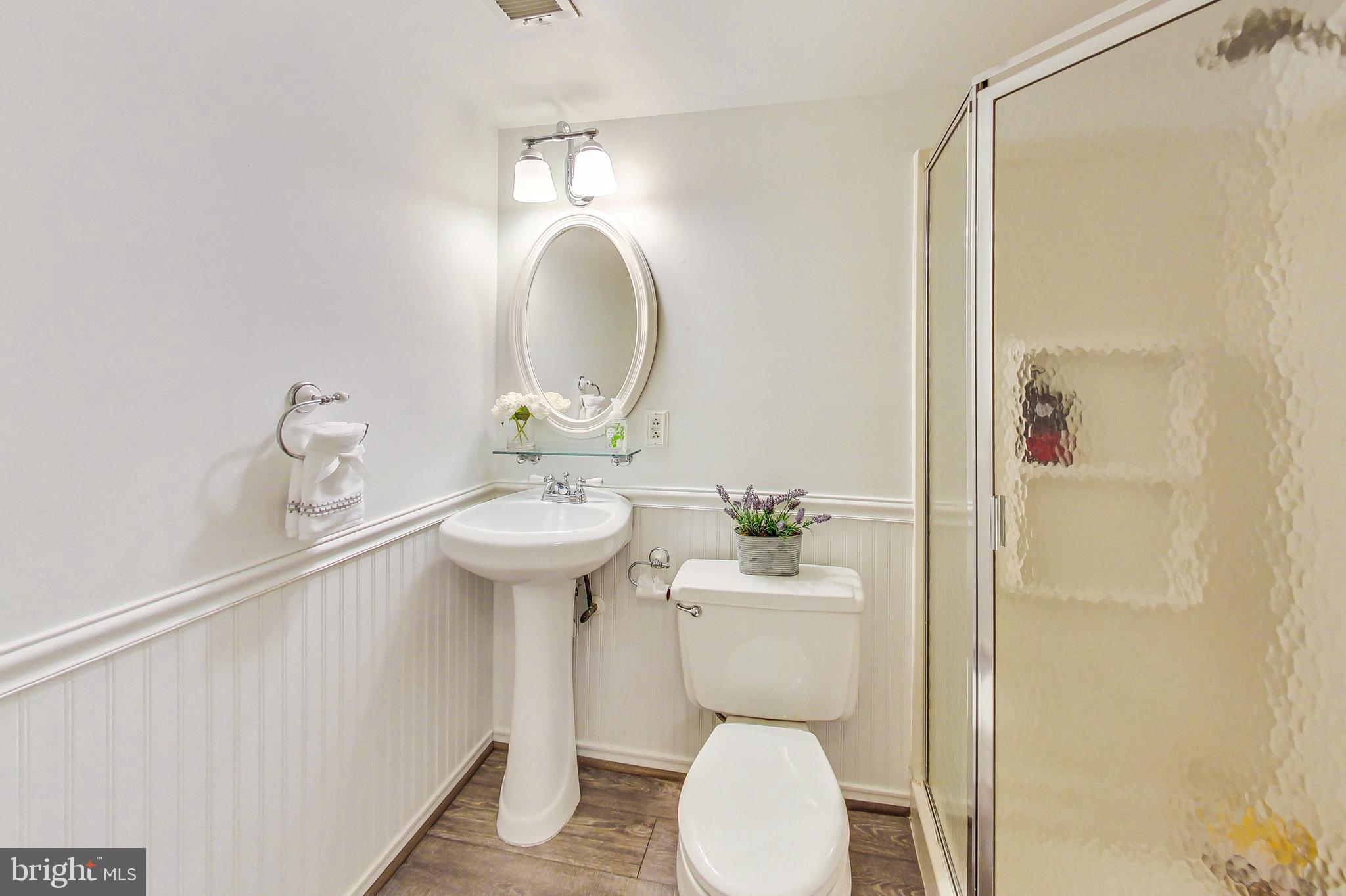 COUNTRY CLUB VIEW - Residential