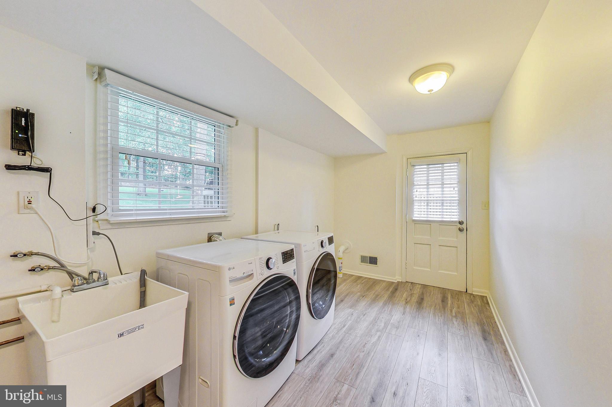 COUNTRY CLUB VIEW - Residential