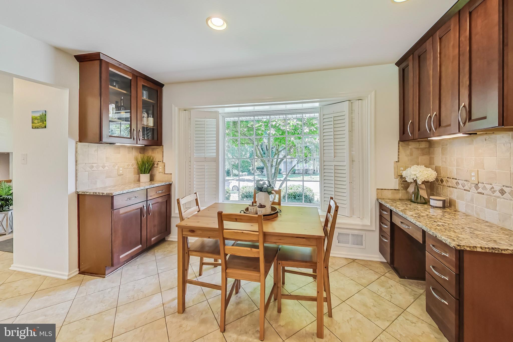 COUNTRY CLUB VIEW - Residential