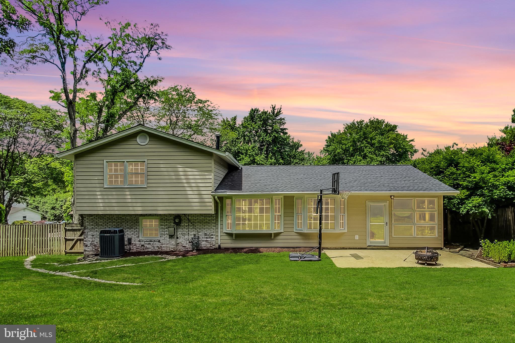 COUNTRY CLUB VIEW - Residential
