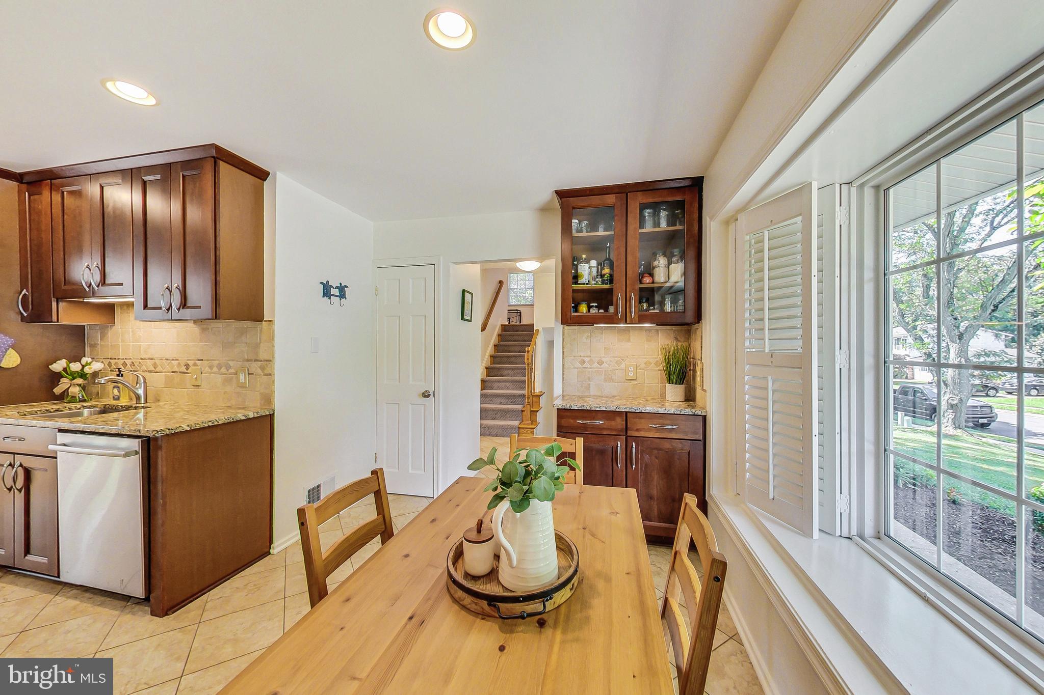 COUNTRY CLUB VIEW - Residential