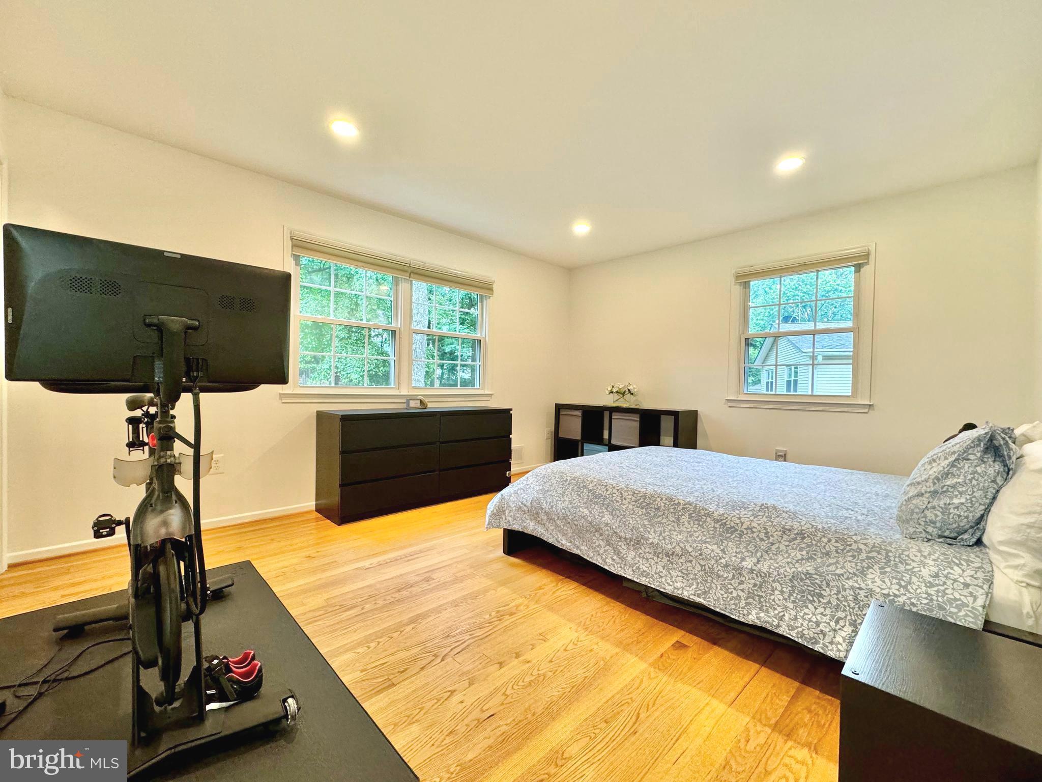 COUNTRY CLUB VIEW - Residential