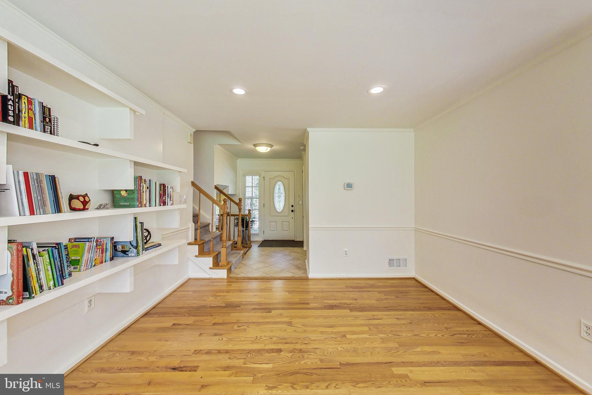 COUNTRY CLUB VIEW - Residential