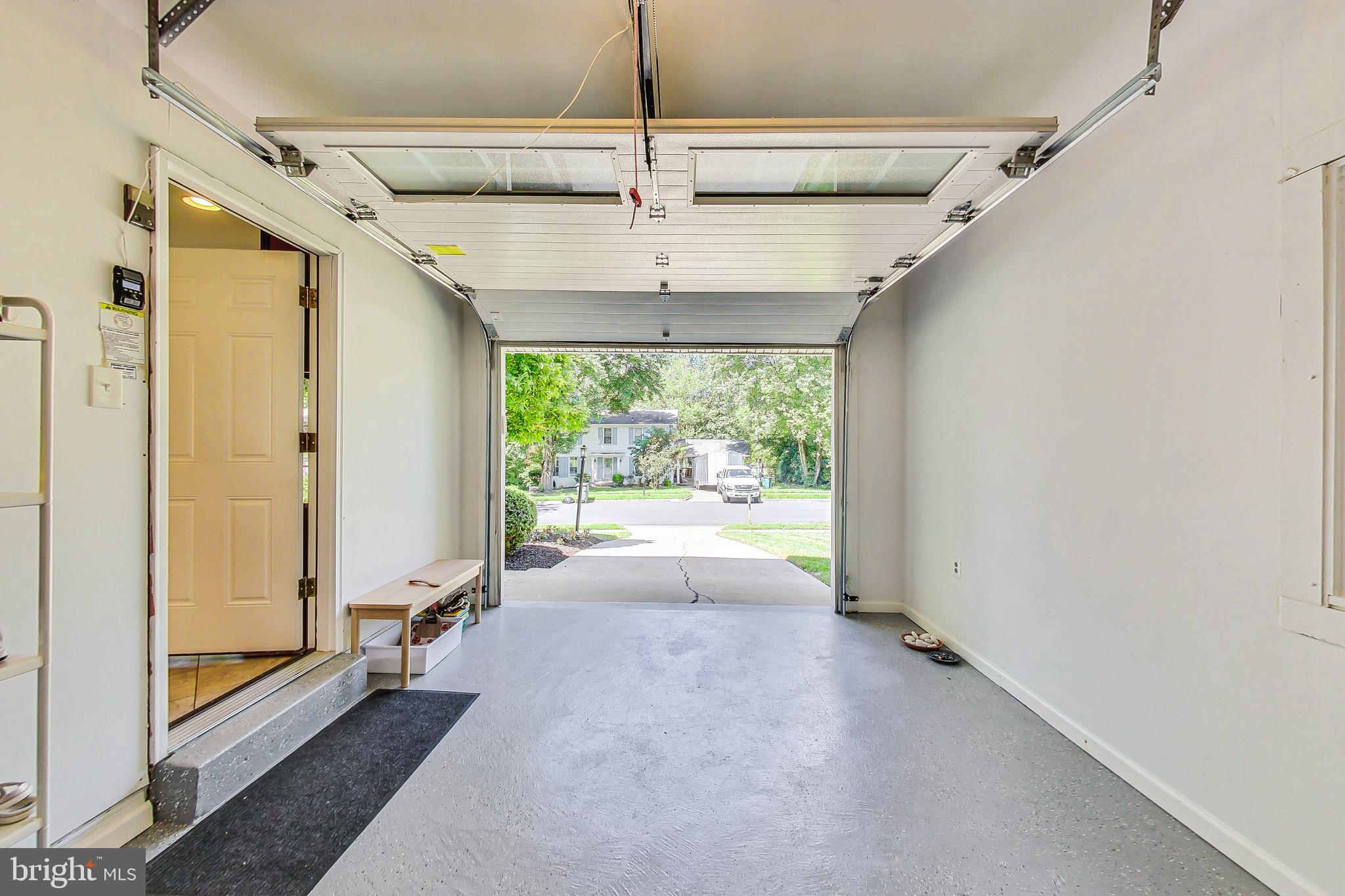 COUNTRY CLUB VIEW - Residential