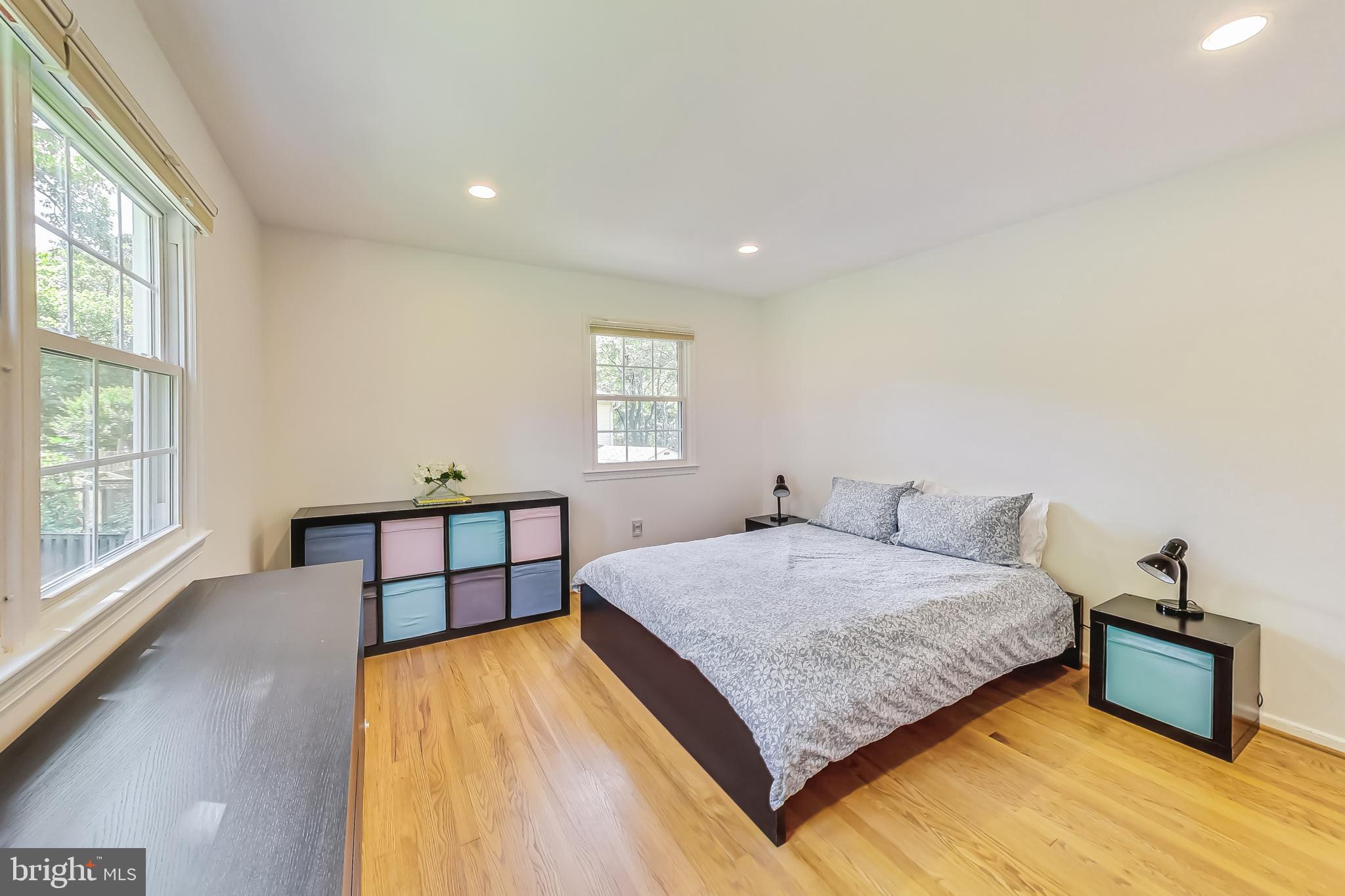 COUNTRY CLUB VIEW - Residential