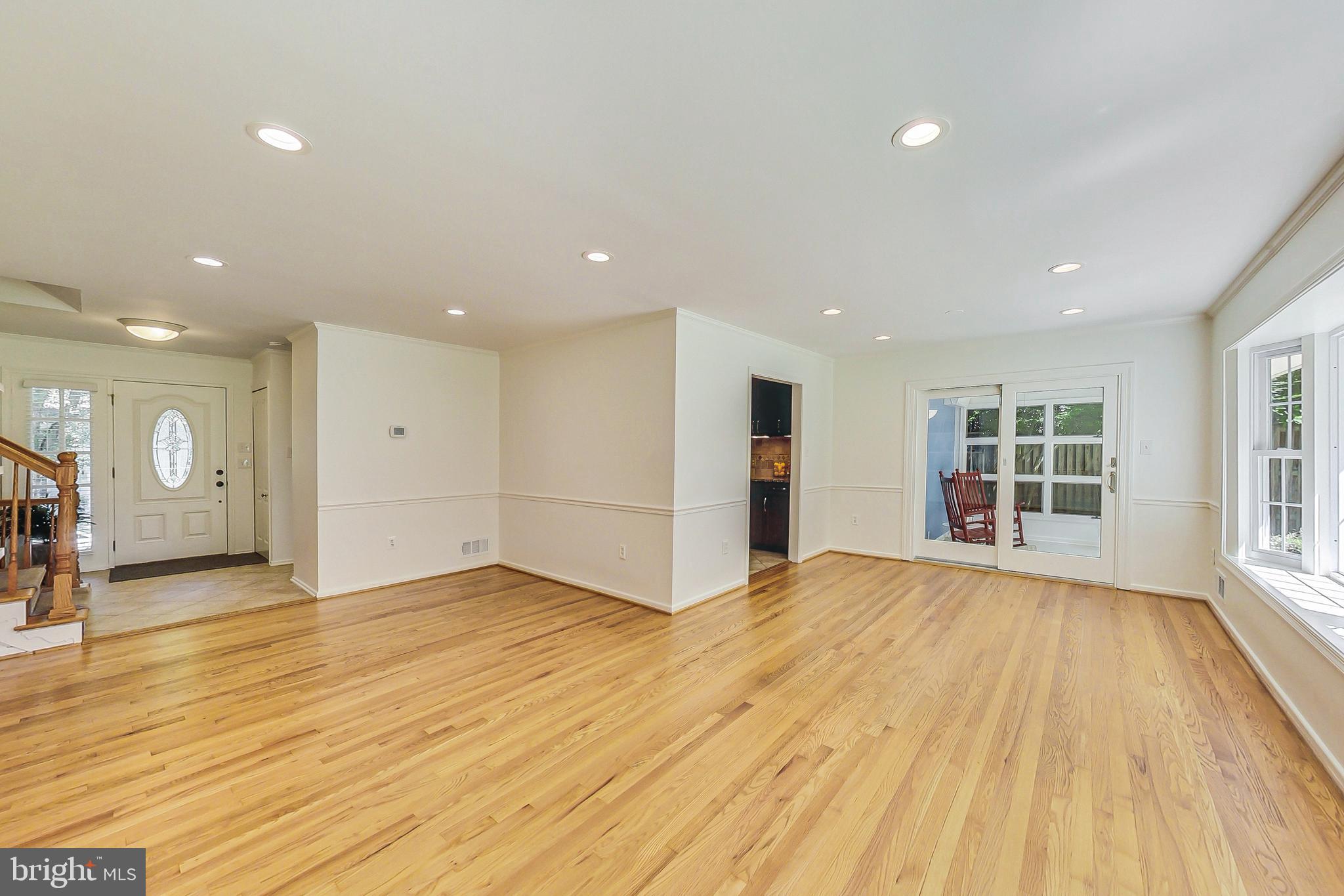 COUNTRY CLUB VIEW - Residential