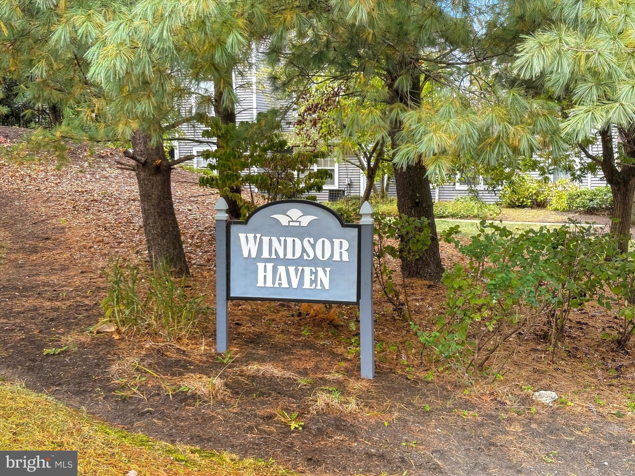 53 E SHREWSBURY PLACE