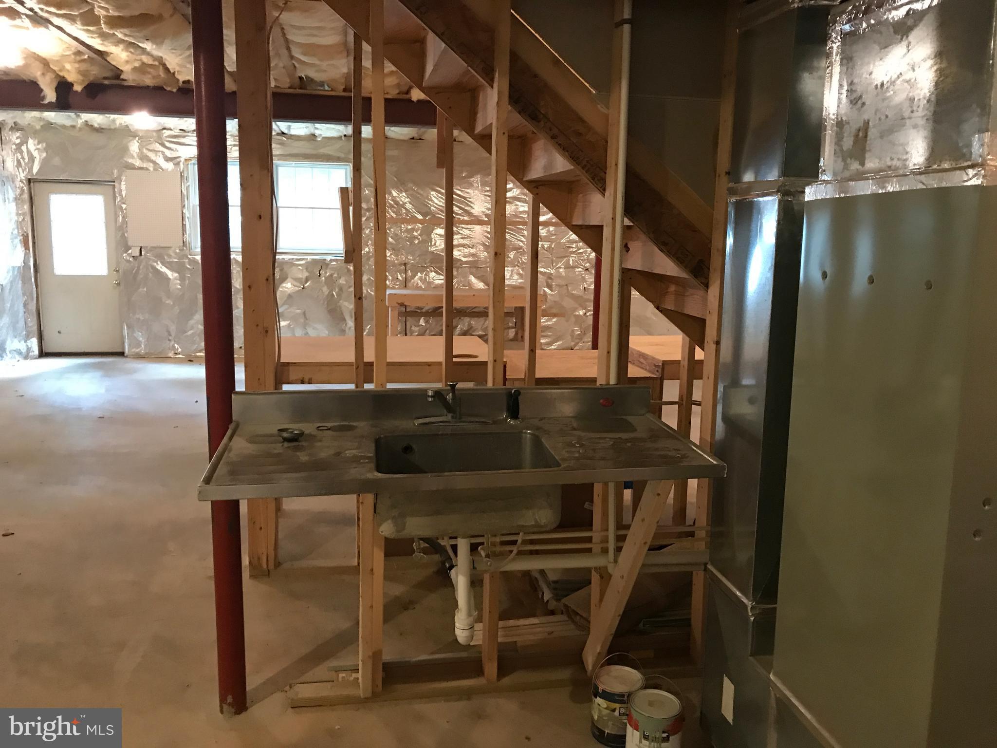 ARUNDEL PLAZA - Residential Lease