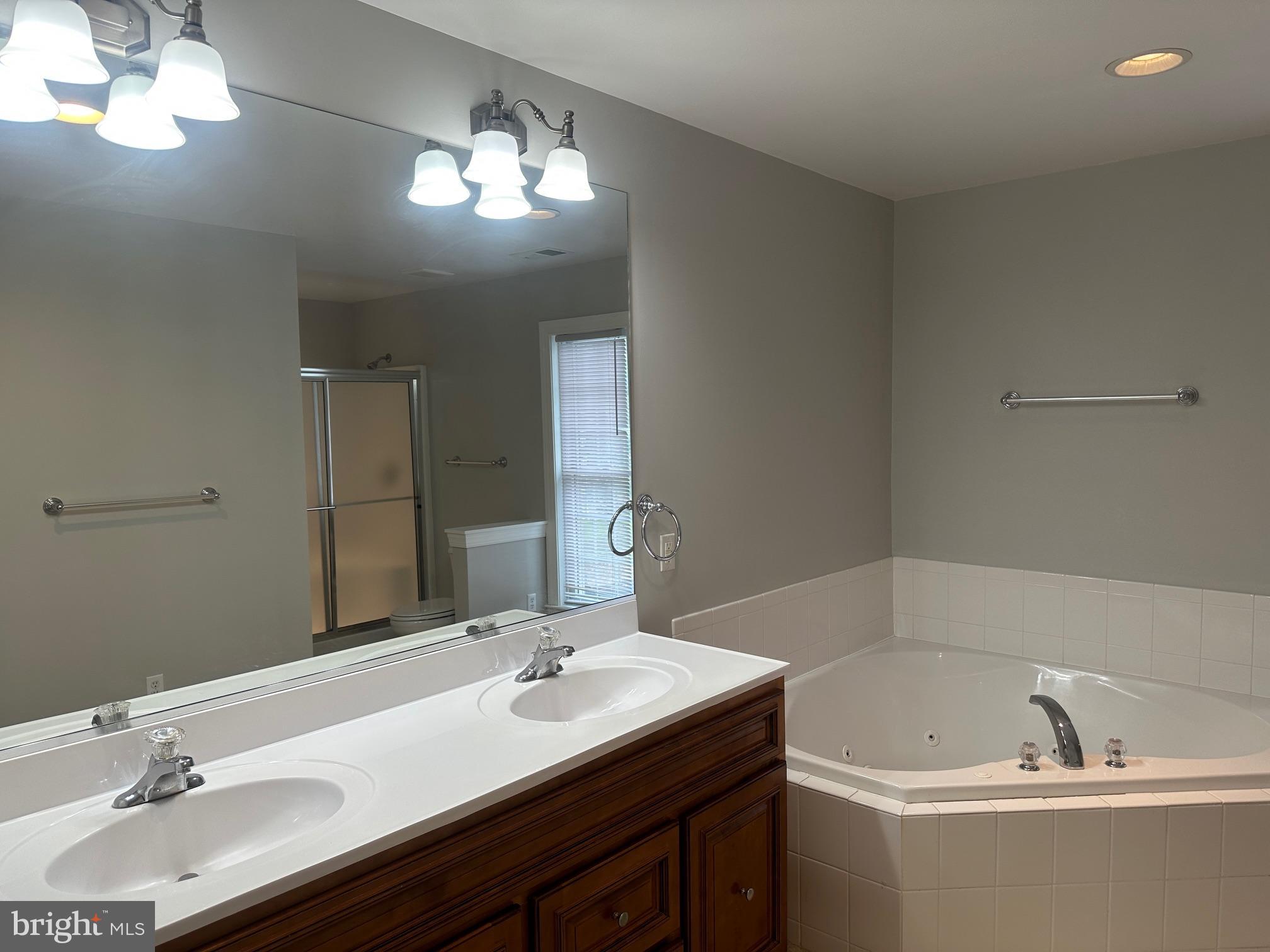 ARUNDEL PLAZA - Residential Lease