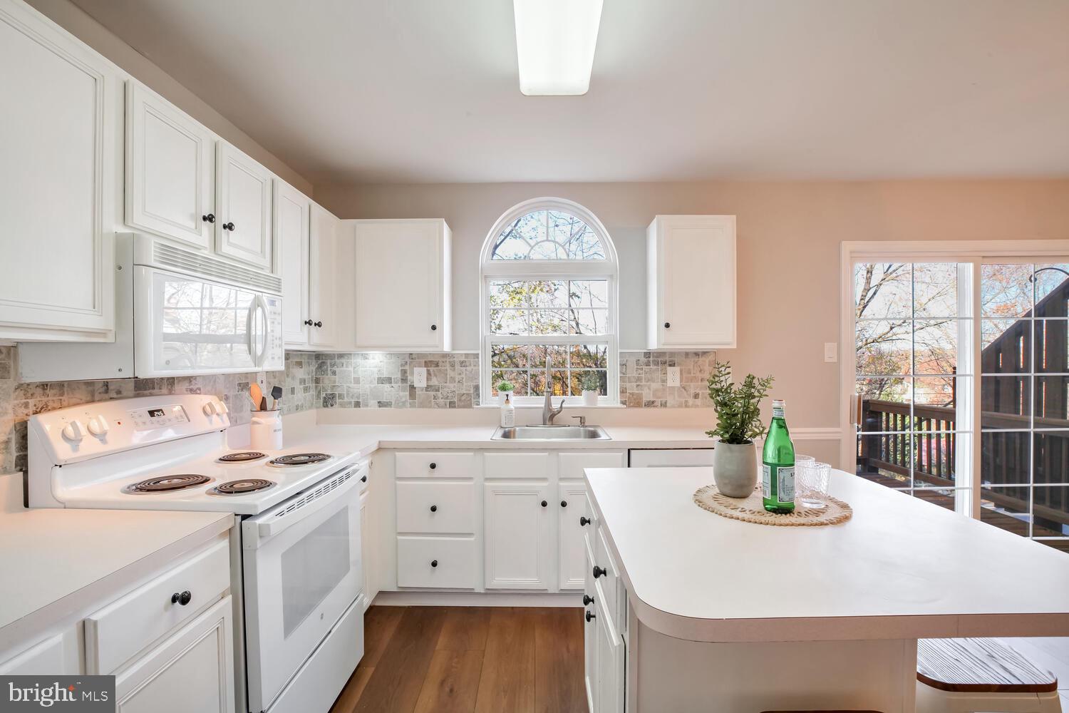 MARSH HARBOUR - Residential