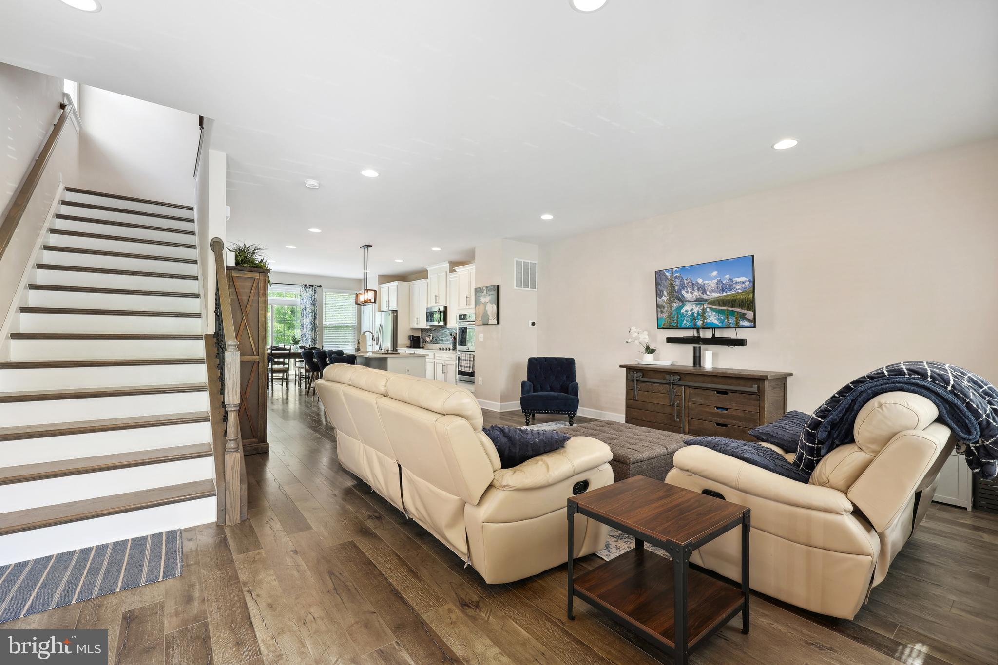 BRADLEY SQUARE - Residential