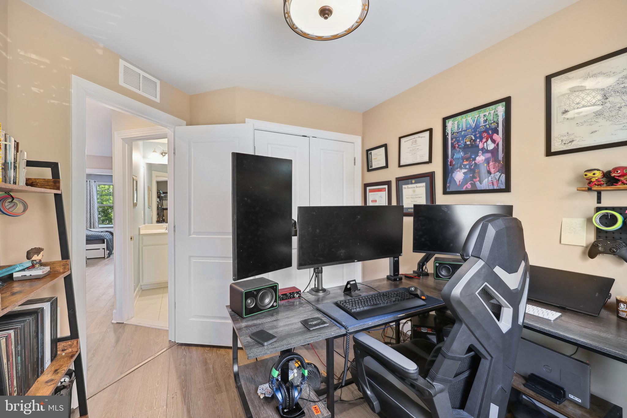 BRADLEY SQUARE - Residential