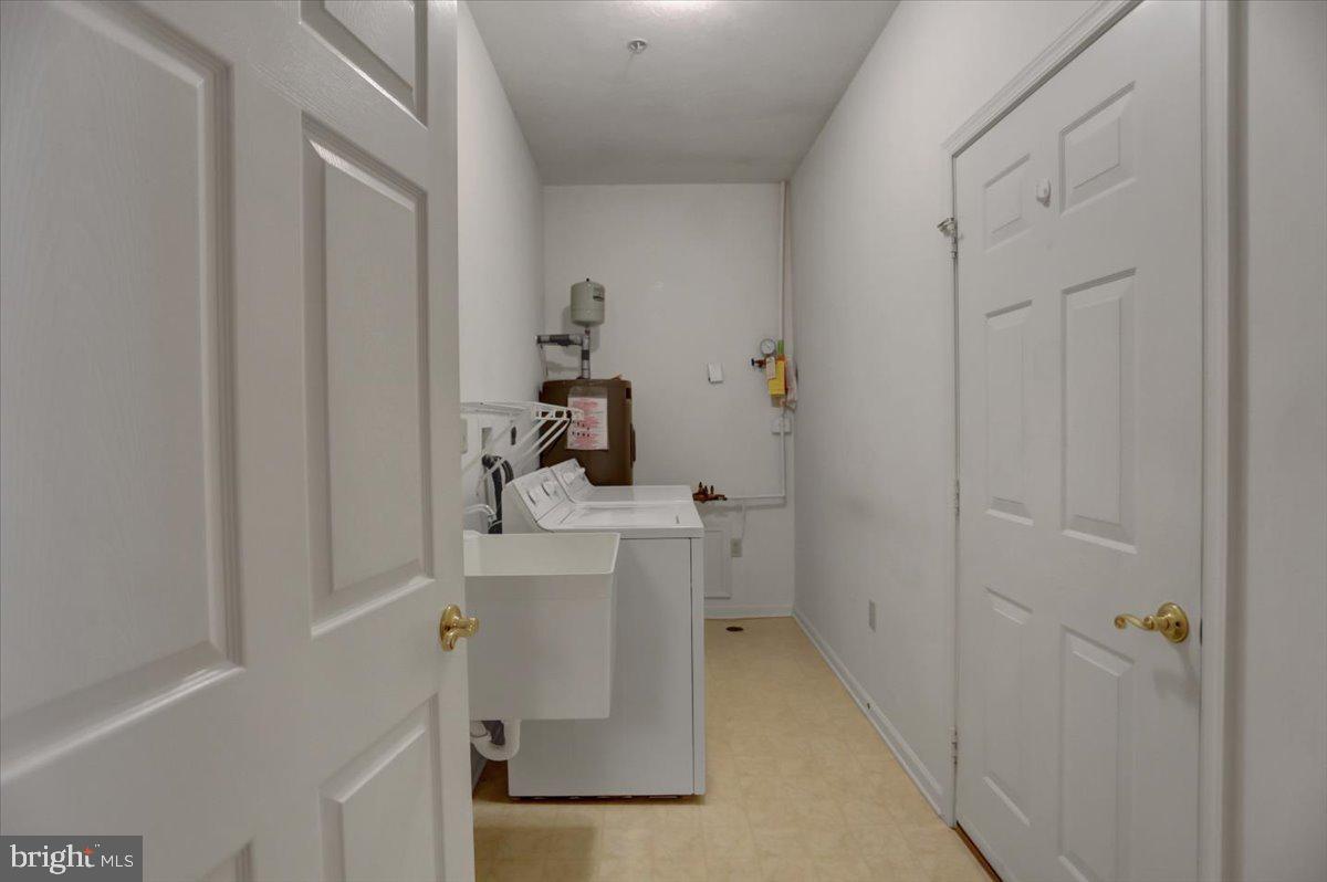 SUMMERLAND MANOR - Residential