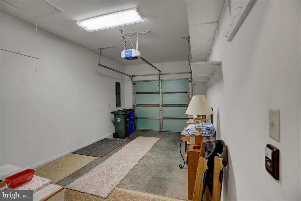 SUMMERLAND MANOR - Residential