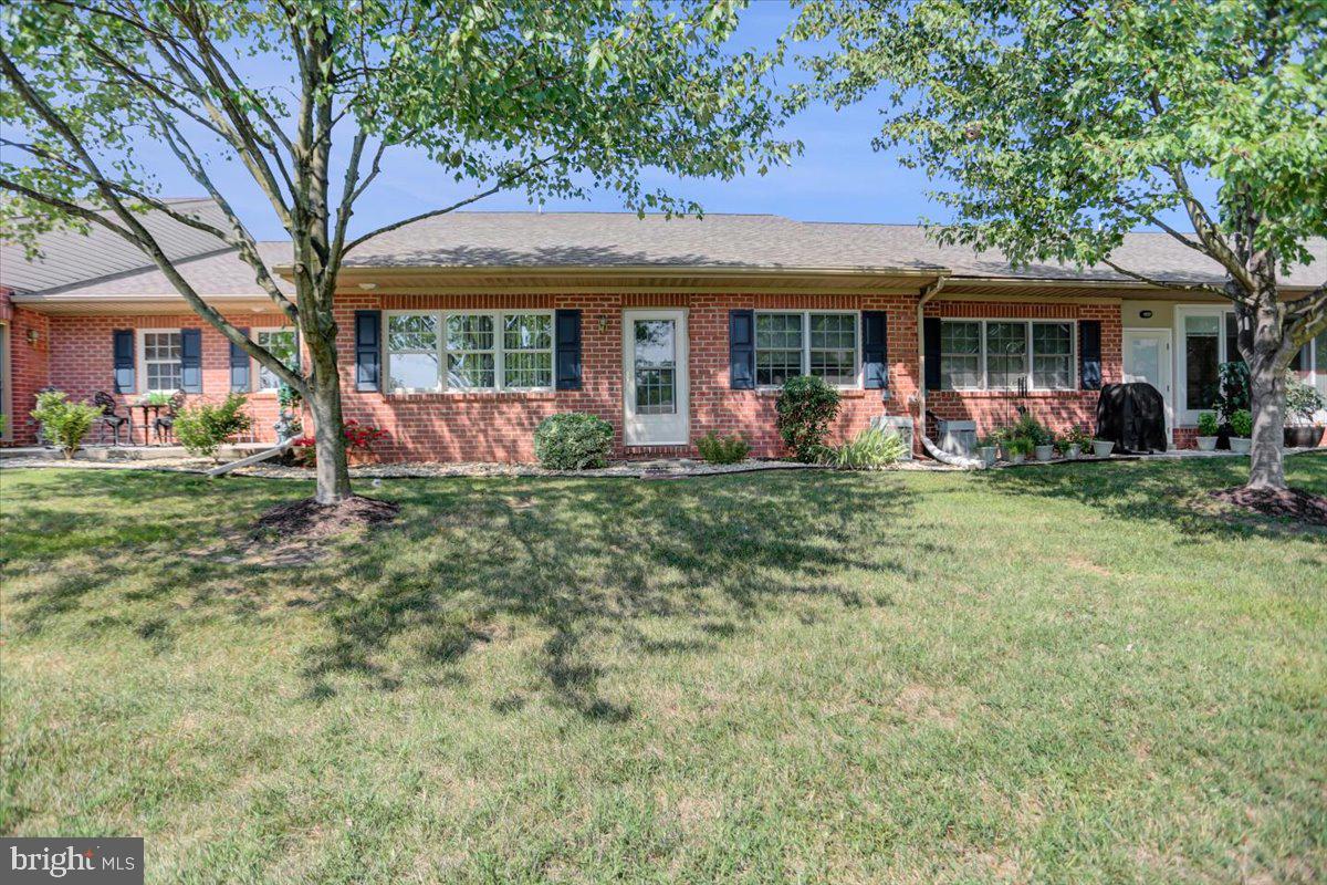 SUMMERLAND MANOR - Residential