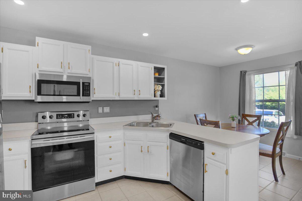 895 S 3RD STREET