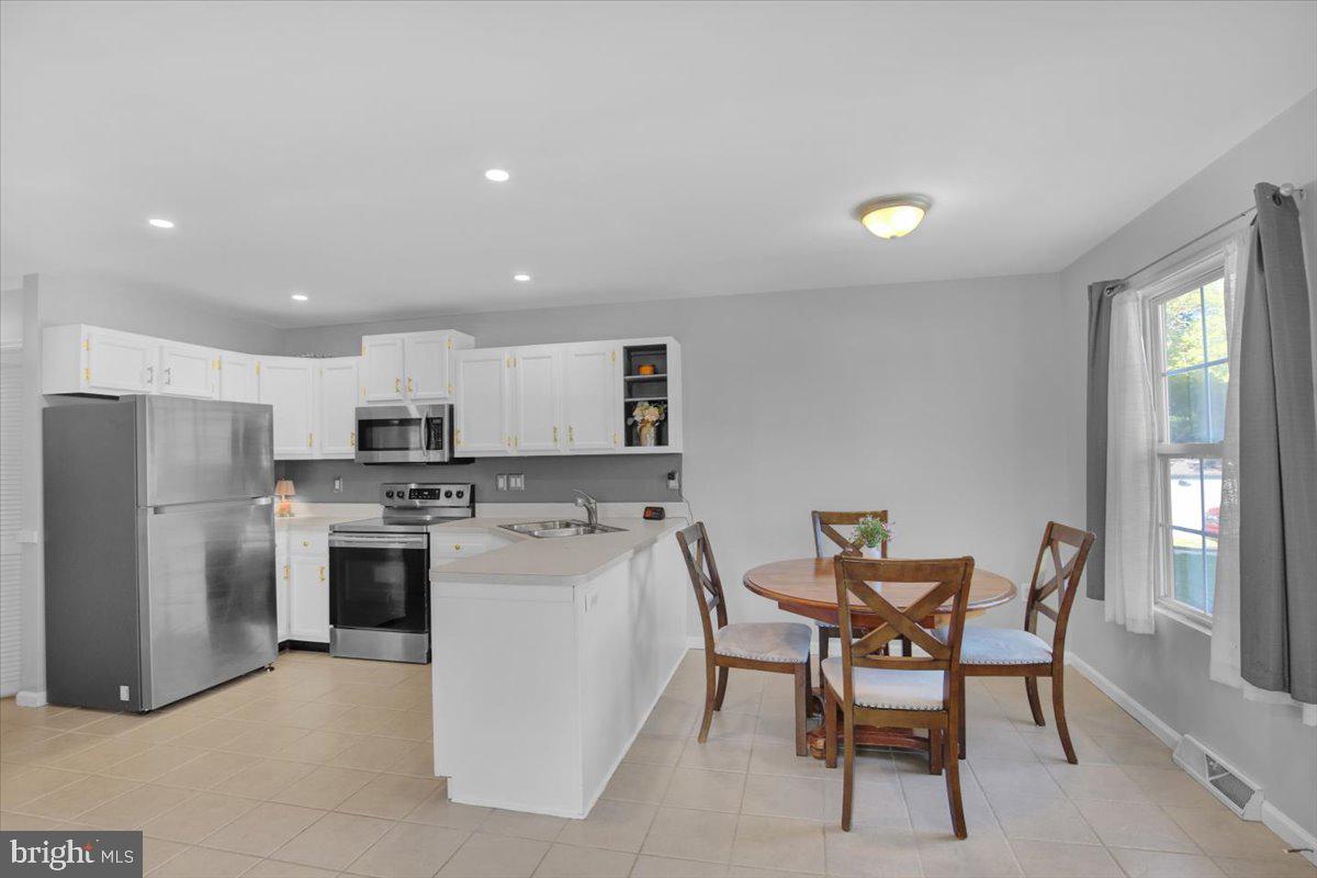895 S 3RD STREET