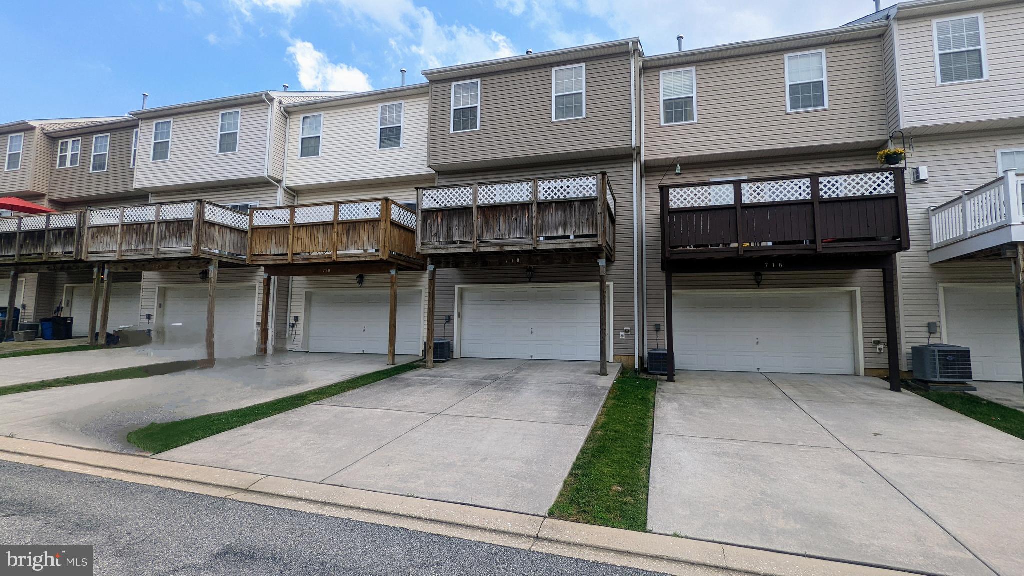 HOLLY WOODS - Residential