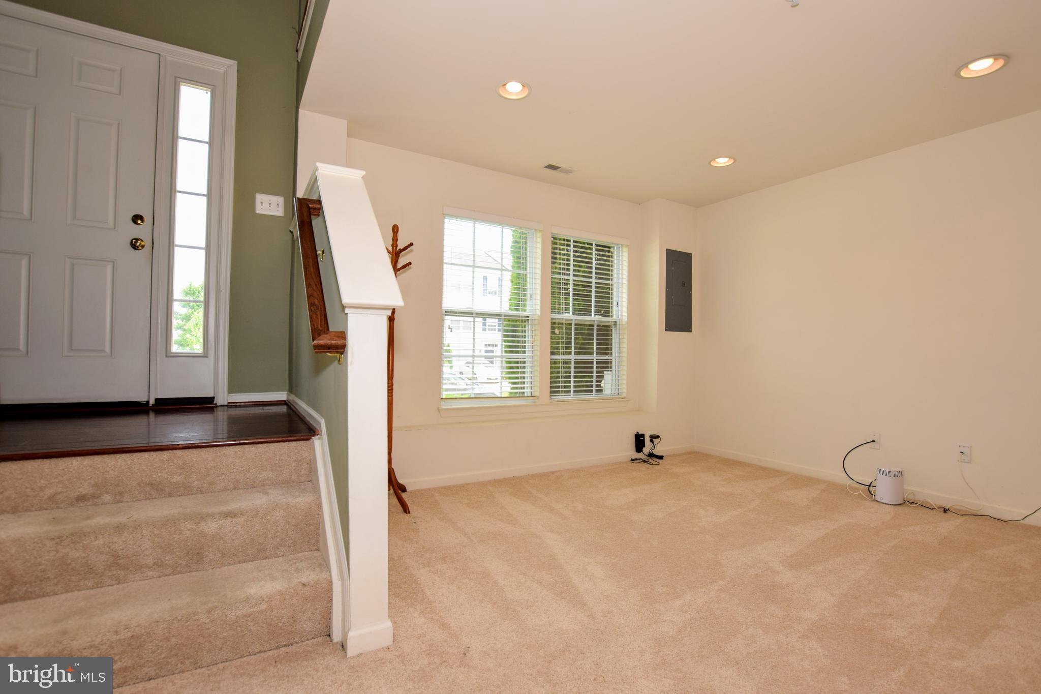 HOLLY WOODS - Residential