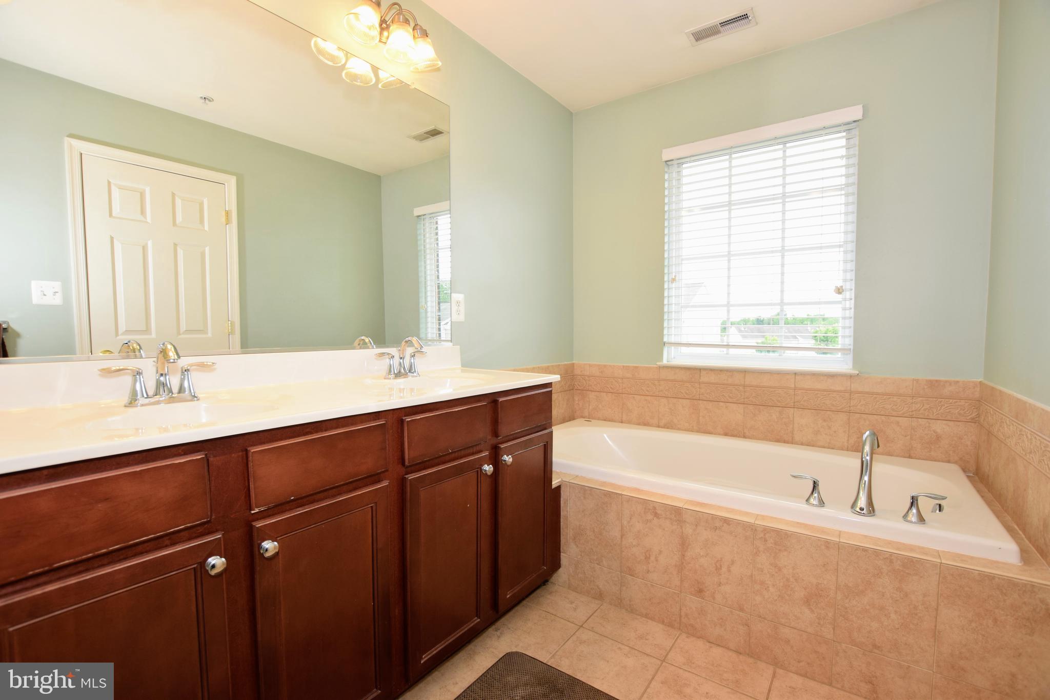 HOLLY WOODS - Residential