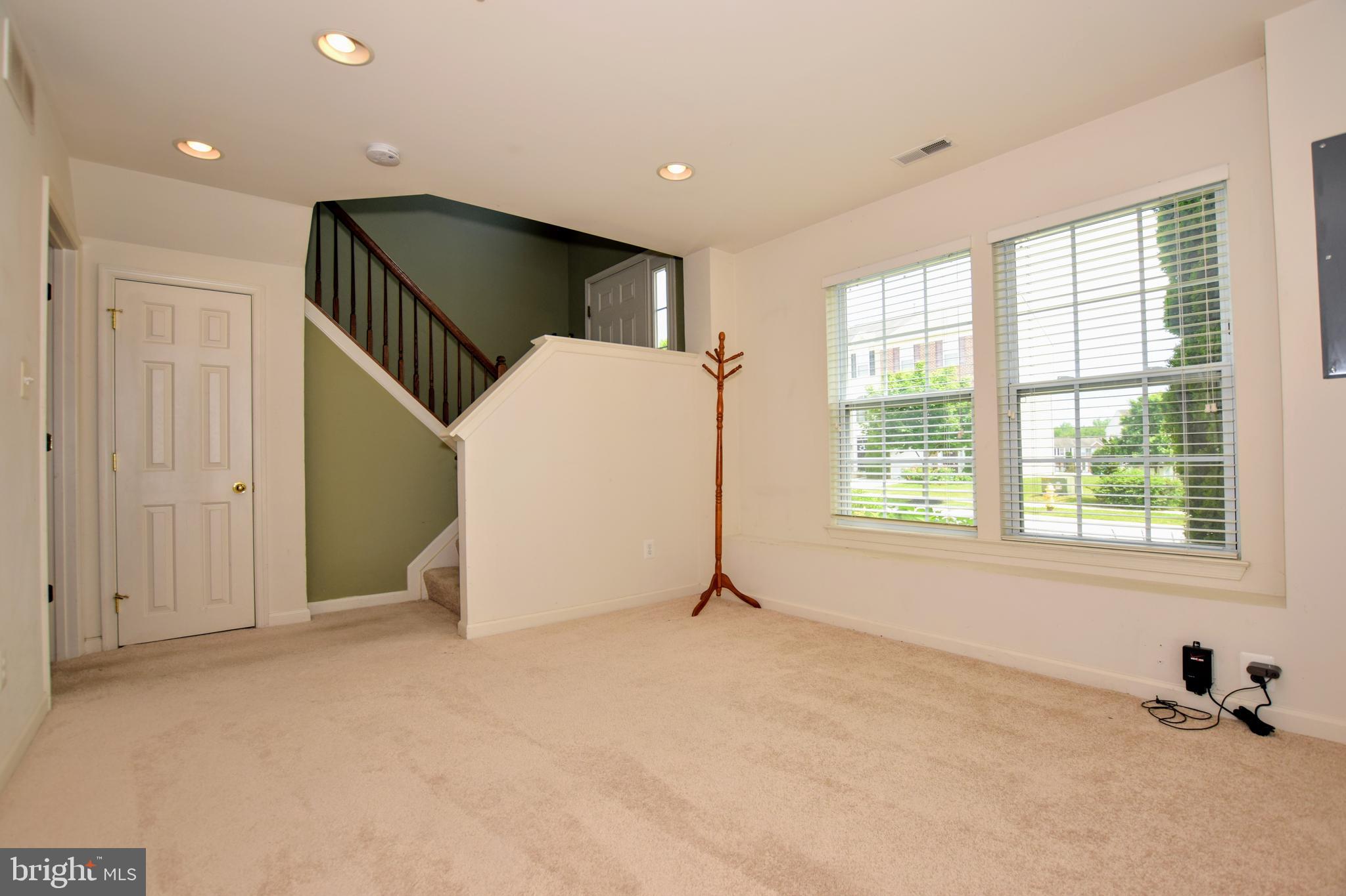 HOLLY WOODS - Residential