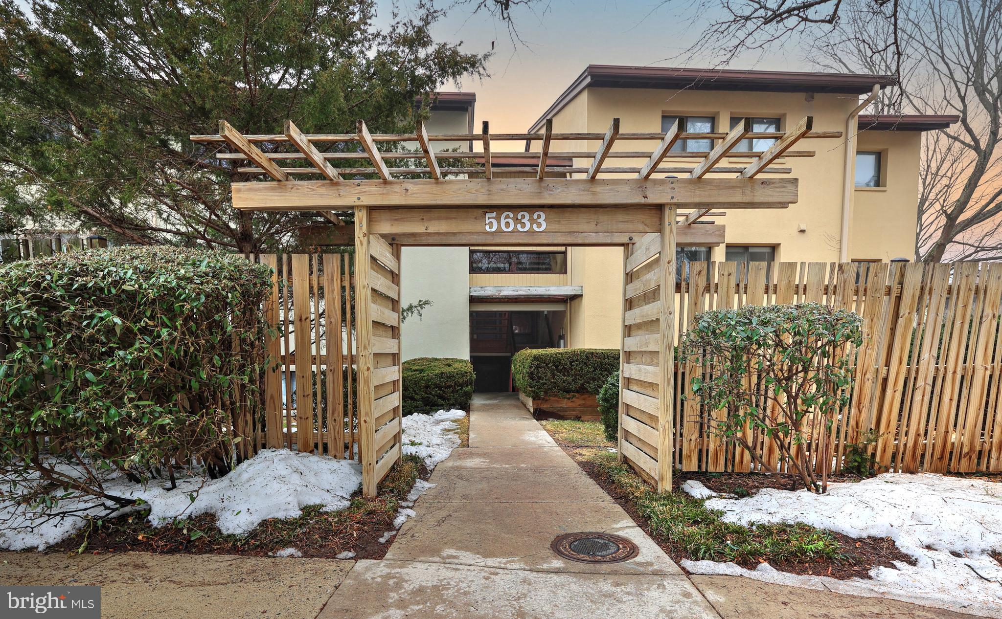 DEERING WOODS - Residential