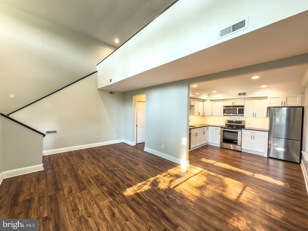 250 MONTGOMERY AVENUE B