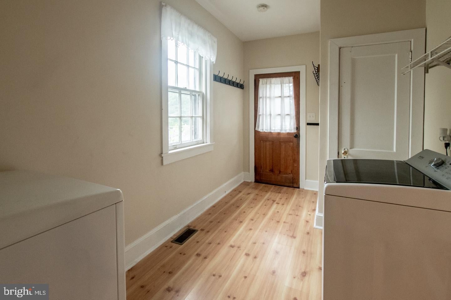 239 W EVERGREEN STREET